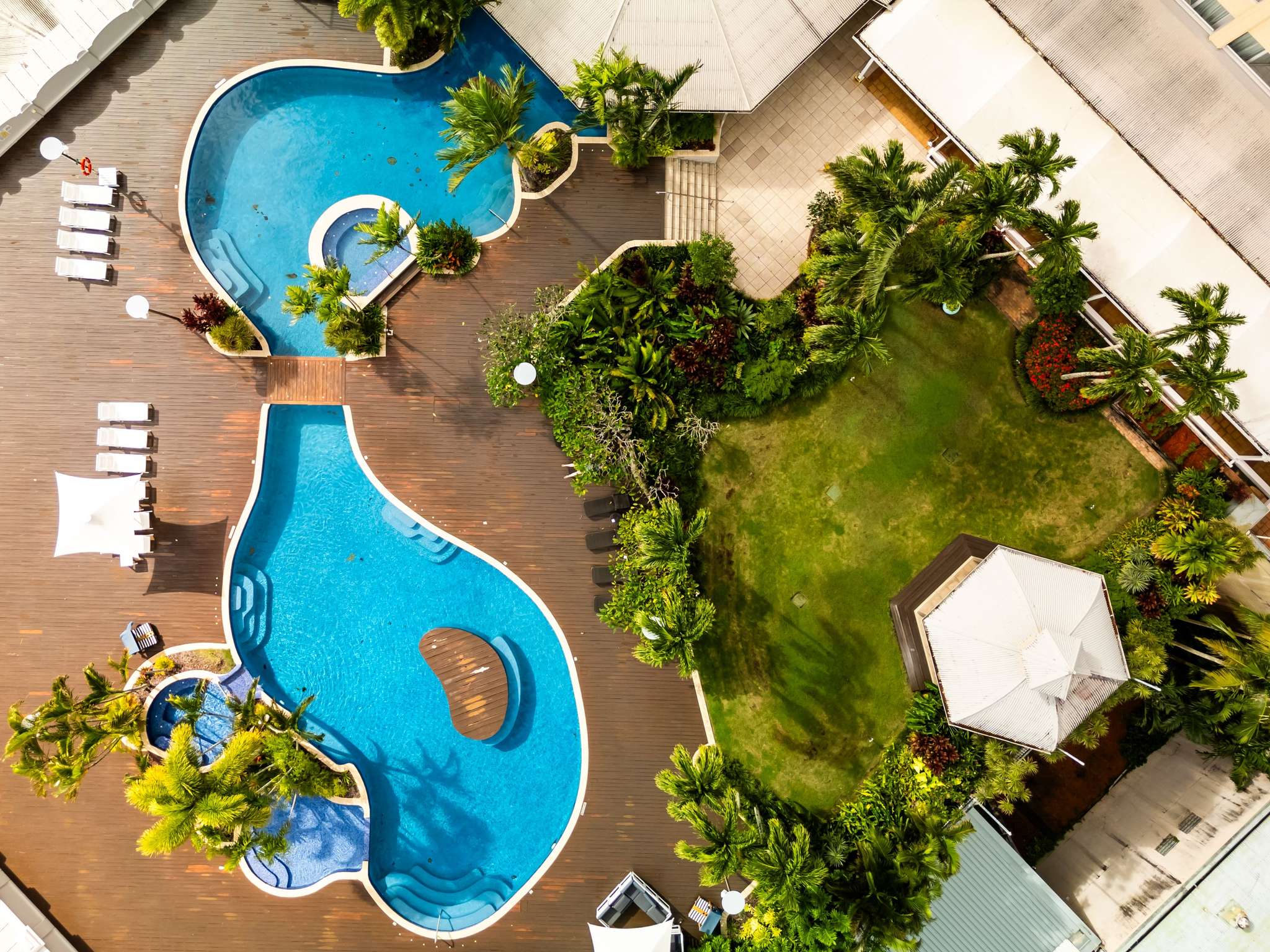 Tropical pool at Pullman Cairns International